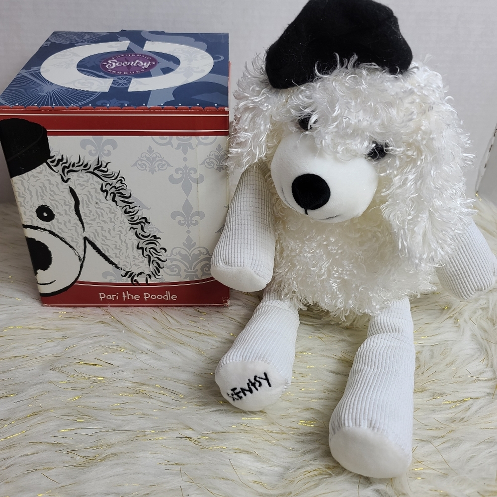 Pari the poodle